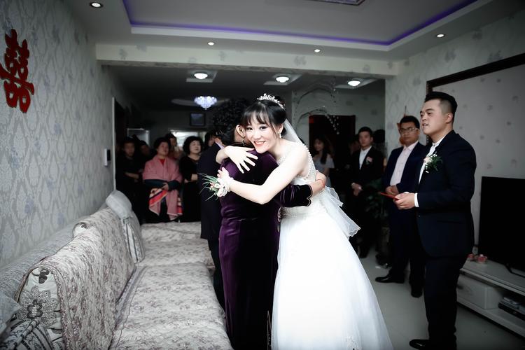 澳彩77749.cσm查询开奖和与9岁女孩办婚礼与英国男子与9岁女孩办婚礼