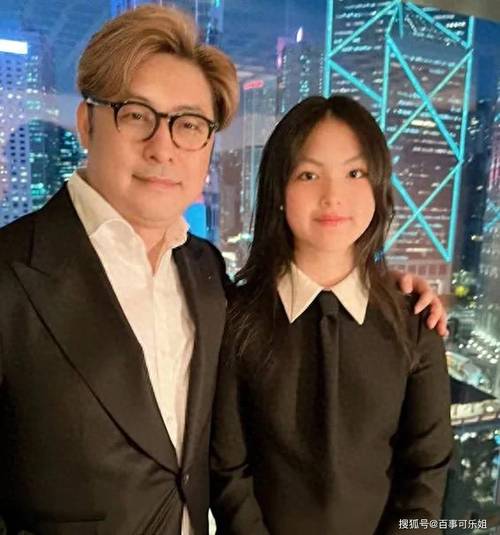 澳门研究生论坛和王岳伦机场接王诗龄与王岳伦和王诗龄